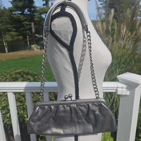 Talbots Metallic Grey Pewter shoulder bag chain strap pebbled leather kisslock - Picture 2 of 11